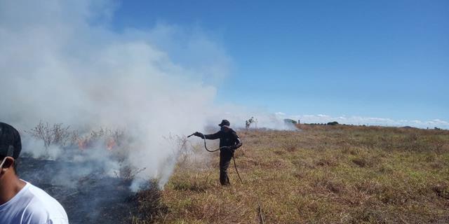 equipe-da-secretaria-de-meio-ambiente-ajuda-no-combate-a-incendio-na-itapera-3-1-rotated-copy