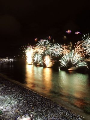 Brasil, Rio de Janeiro, RJ. 01/01/2011. Queima de fogos na Praia de Copacabana durante a virada de ano, na zona sul do Rio Janeiro. - Crédito:PAULO VITOR/AGÊNCIA ESTADO/AE/Codigo imagem:77986