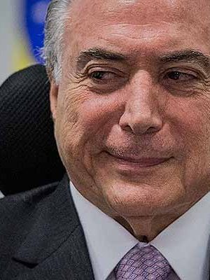 BRASÍLIA, DF, 29.05.2017: TEMER-DF - O presidente Michel Temer se reúne com presidentes das operadoras aeroportuárias vencedoras do leilão de concessão dos aeroportos de Fortaleza, Salvador, Florianópolis e Porto Alegre. (Foto: Eduardo Anizelli/Folhapress)