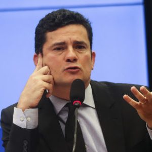 Brasília - O juiz federal Sérgio Moro, responsável pela Operação Lava Jato na primeira instância da Justiça Federal do Paraná, defendeu hoje (4), na Câmara, a revisão das penas mínimas aplicadas em casos de corrupção (José Cruz/Agência Brasil)