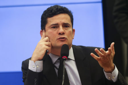 Brasília - O juiz federal Sérgio Moro, responsável pela Operação Lava Jato na primeira instância da Justiça Federal do Paraná, defendeu hoje (4), na Câmara, a revisão das penas mínimas aplicadas em casos de corrupção (José Cruz/Agência Brasil)