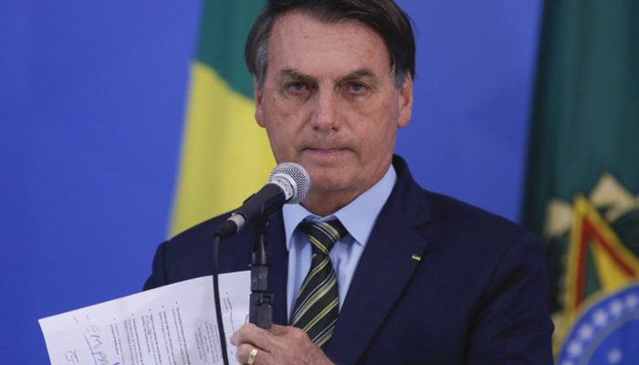 Presidente Jair Bolsonaro durante pronunciamnto após teleconferência com governadores do nordeste com o ministro da Saúde, Henrique Mandetta. Sérgio Lima/Poder360 23.03.2020