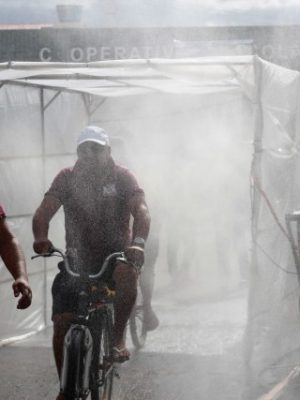 prefeitura-e-ama-instalam-tunel-de-higienizacao-no-mprodutor-contra-o-coronavirus-2