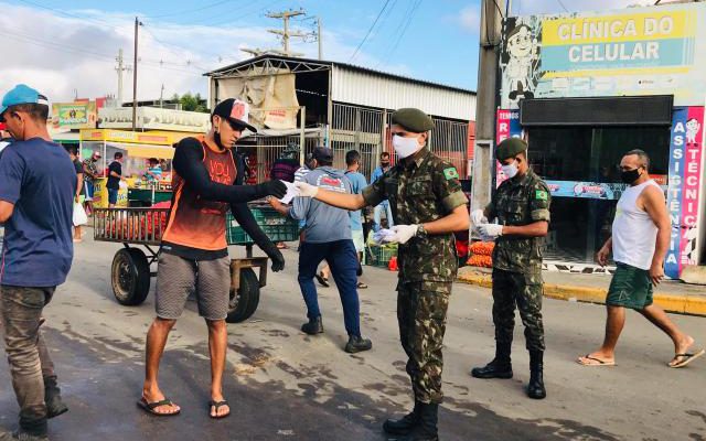 cerca-de-2-mil-mascaras-foram-entregues-no-mercado-do-produtor-de-juazeiro-14