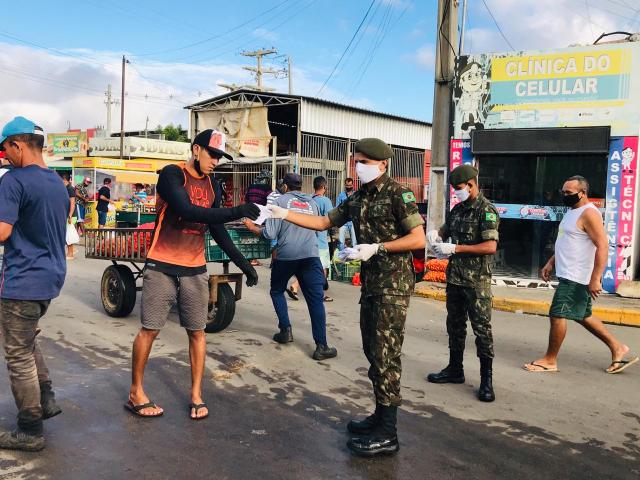 cerca-de-2-mil-mascaras-foram-entregues-no-mercado-do-produtor-de-juazeiro-14