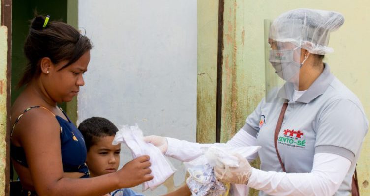 prefeitura-de-sento-se-entrega-mascaras-de-tecido-para-a-populacao-da-sede-e-interior-do-municipio-2-752x440