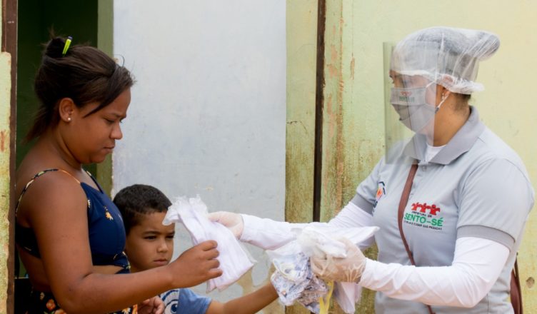 prefeitura-de-sento-se-entrega-mascaras-de-tecido-para-a-populacao-da-sede-e-interior-do-municipio-2-752x440