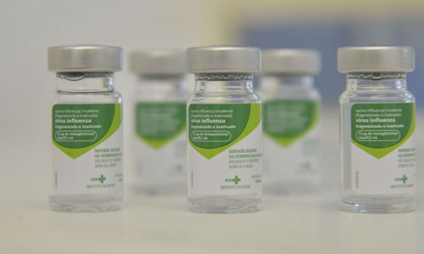Campanha Nacional de Vacinação contra a gripe, que será realizada entre os dias 23 de abril a 1º de junho em todo país, no Centro de Saúde Pinheiros, região oeste.