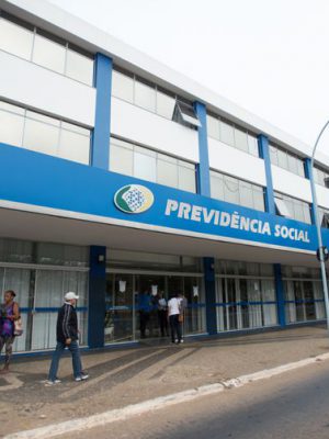 Servidores do Instituto Nacional do Seguro Social (INSS) entraram em greve por tempo indeterminado. Eles reivindicam reajuste salarial de 27,5% e melhores condições de trabalho (Marcelo Camargo/Agência Brasil)