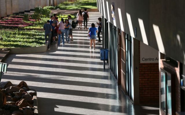 Brasília - Incluída no rodízio de abastecimento do DF, a Universidade de Brasília (UnB) está tomando medidas para reduzir o consumo de água, a instituição chegou a adiar o início das aulas no principal campus da instituição em função do racionamento (Fabio Rodrigues Pozzebom/Agência Brasil)