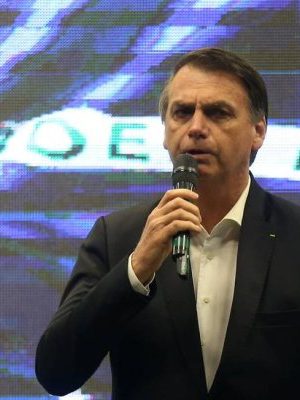 x82873788_ci-rio-de-janeiro-rj-26-05-2019bolsonaro-na-igreja-batista-atitudena-barra-na-foto-jpg-pagespeed-ic_-w_zbitlwui