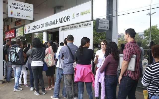 Brasília - Ministério do Trabalho promove ações, em homenagem ao Dia D de Inclusão de Pessoas com Deficiência, em diversas cidades do país com o objetivo de inseri-los no mercado de Trabalho (José Cruz/Agência Brasil)