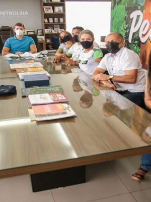 representantes-da-apa-em-encontro-com-prefeito-miguel-coelho