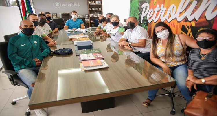 representantes-da-apa-em-encontro-com-prefeito-miguel-coelho