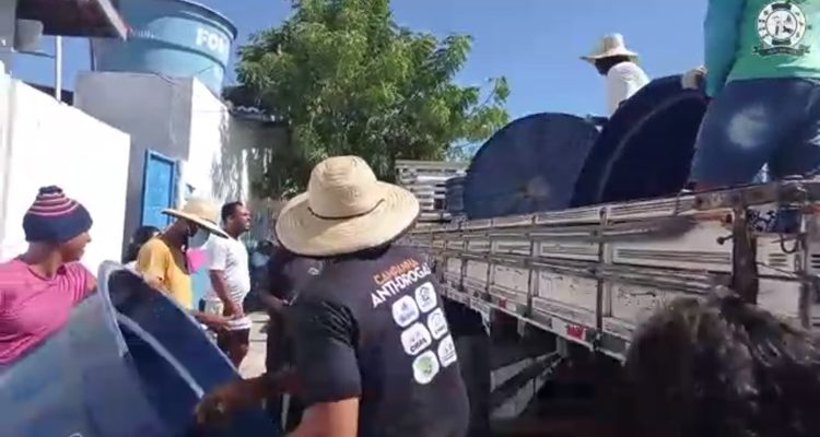 populacao-de-pedreiras-recebe-caixas-dagua