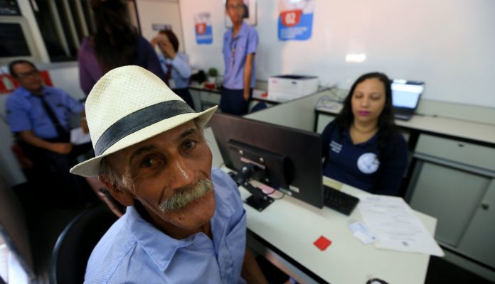 aposentados-696x464-1