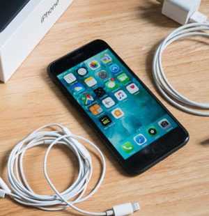 apple-indenizar-consumidor-celular-fones-carregador