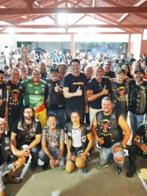 moto-chico-696x463